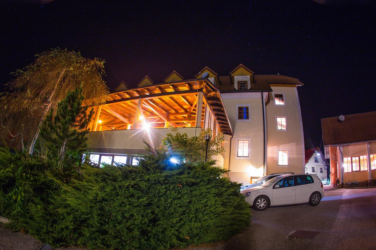 Osilnica Hotel Kovac מראה חיצוני תמונה